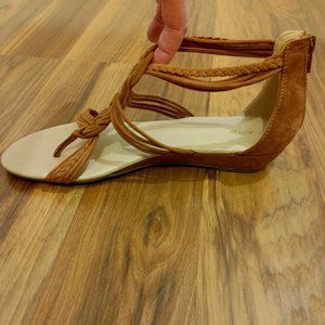 Women's suede sandal. Wedge heel. zip back